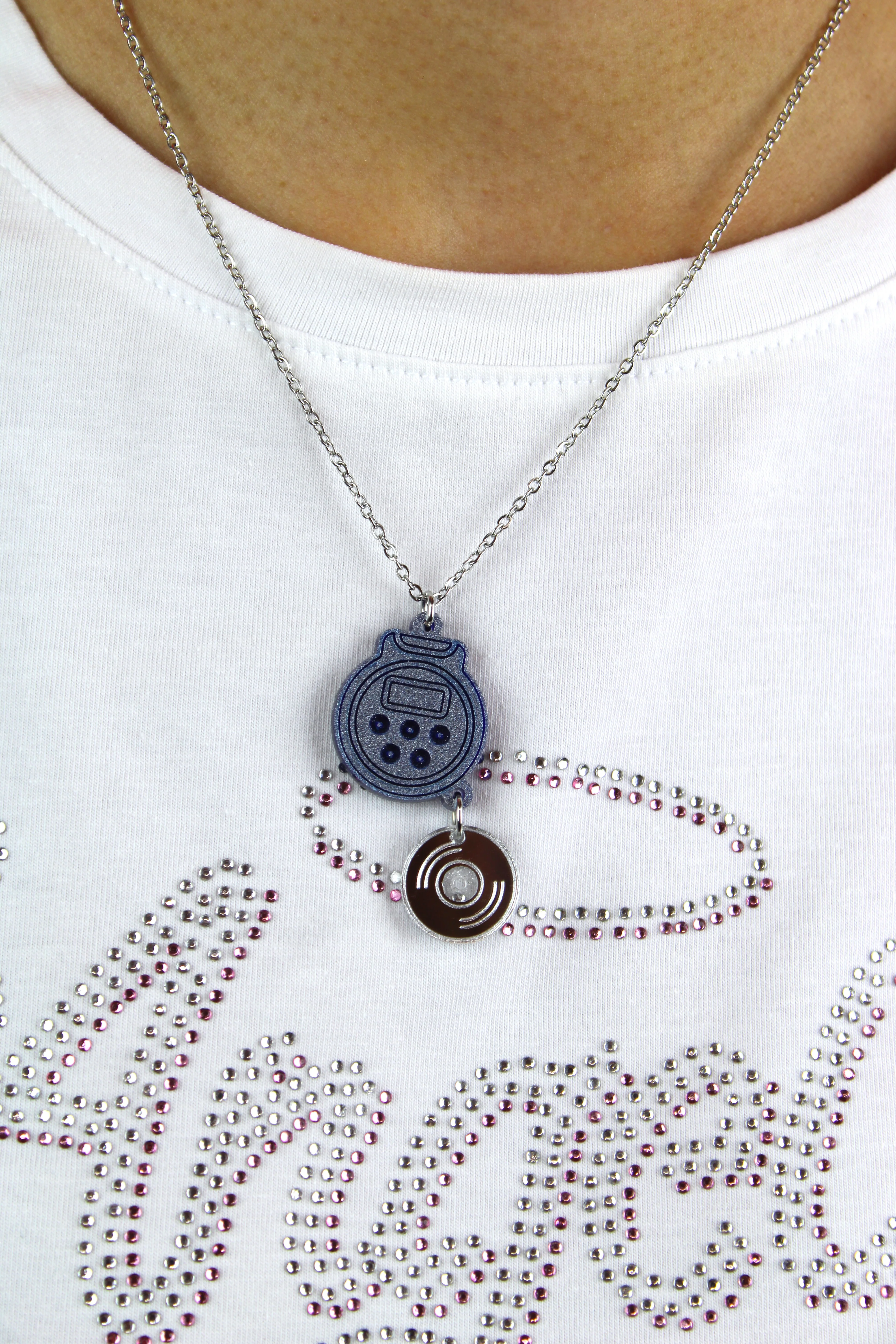 Headphones On! Walkman Necklace - Image 3