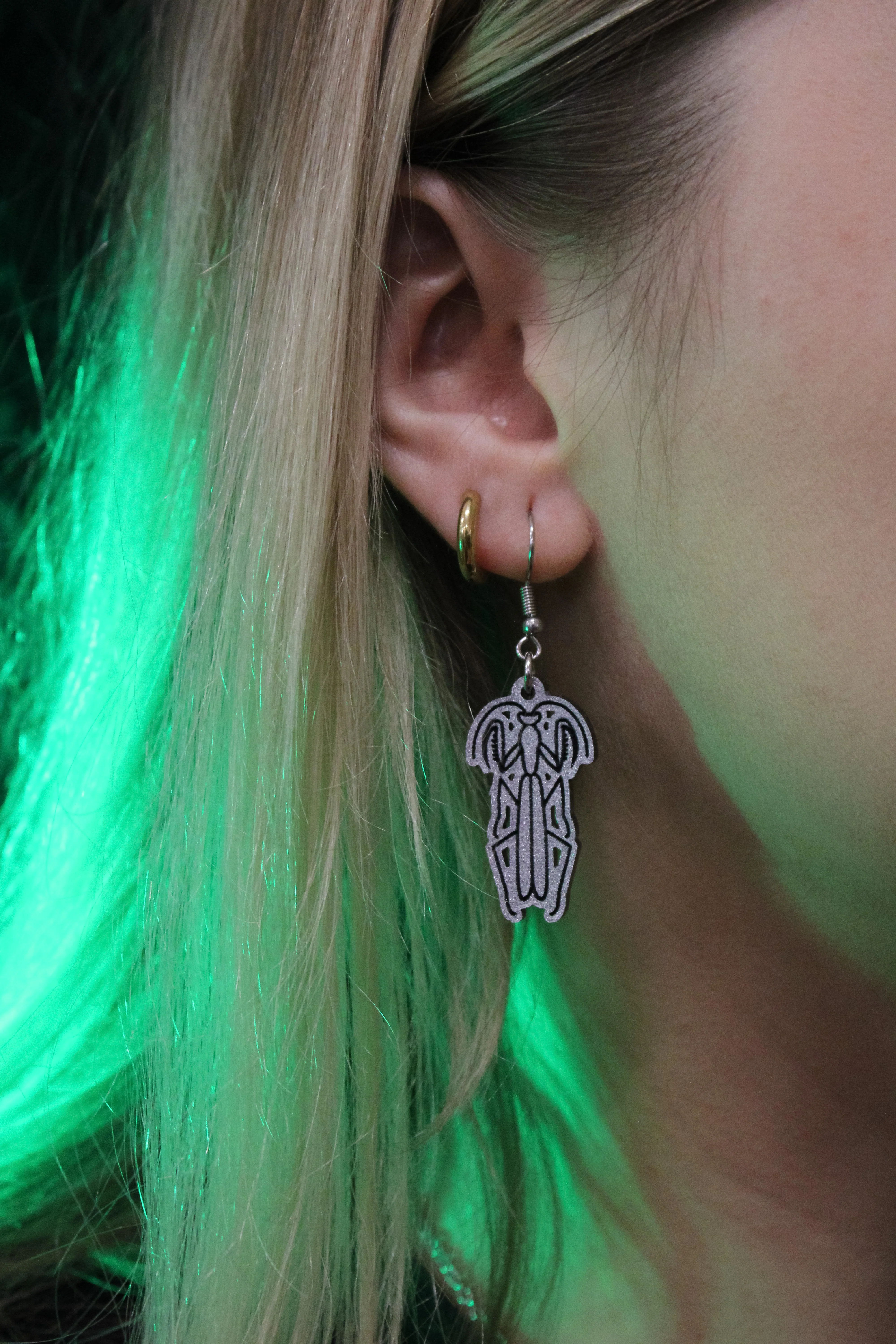 Maneater Praying Mantis Earrings - Image 3