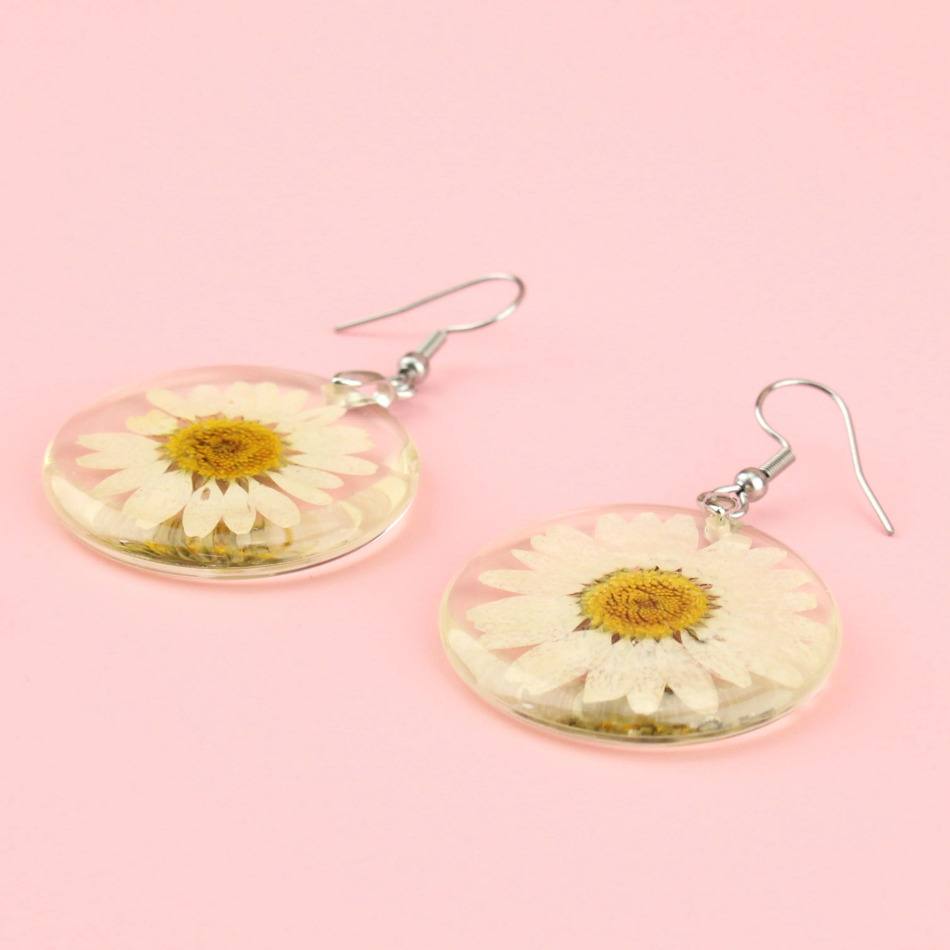 Resin Daisy Earrings - Image 3