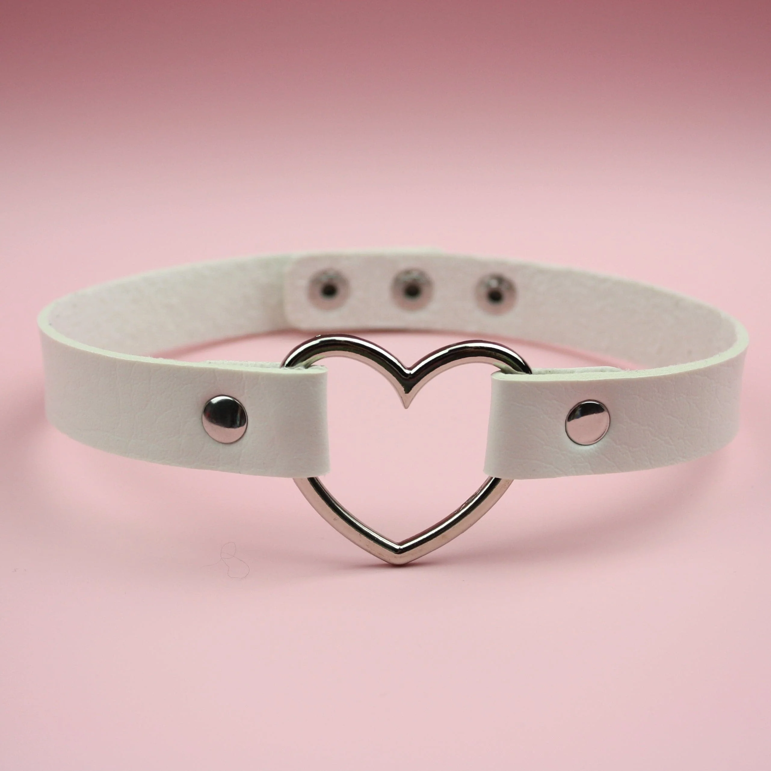White Heart Choker - Image 2
